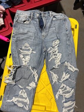 American Eagle Outfitters Light Wash Distressed Relaxed Jeans